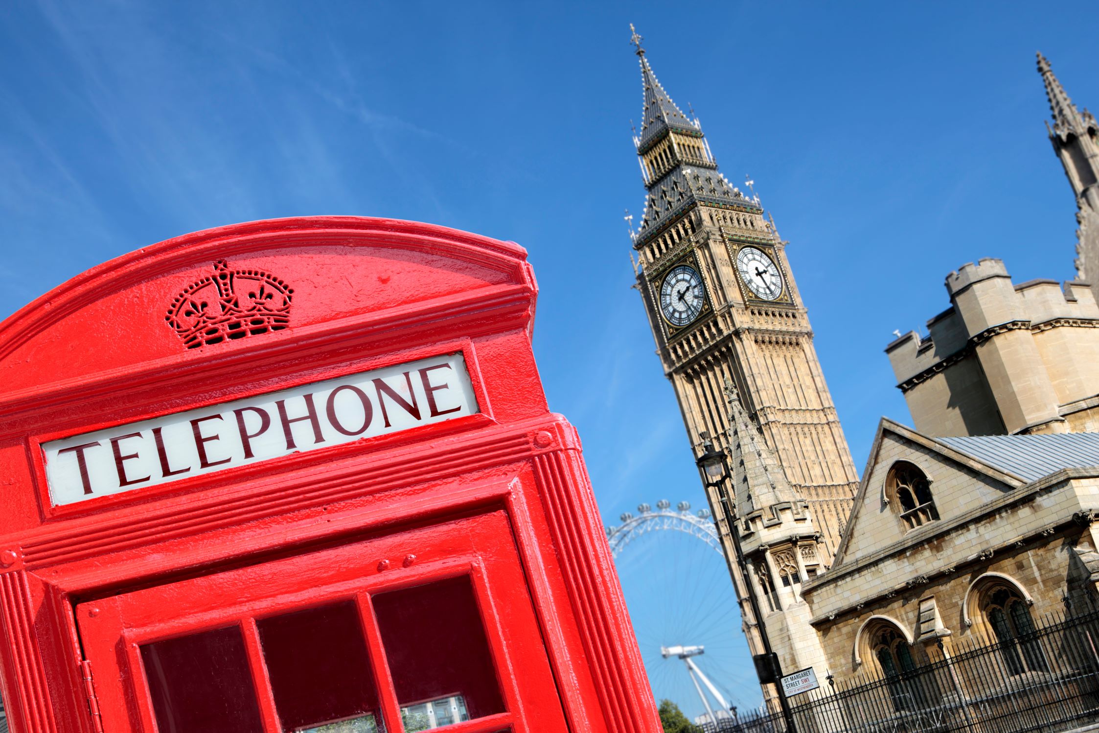 Big Ben hinter einer Telefonzelle