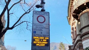 Verkehrsschild in Italien mit Hinweis auf eine verkehrsberuhigte Zone.