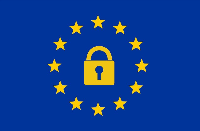 Ein Sicherheitsschloss in der Mitte einer Europaflagge illustriert die EU-Datenschutzgrundverordnung.