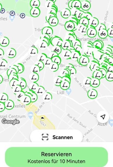 Screenshot der Lime-App zeigt freie E-Scooter in Brüssel